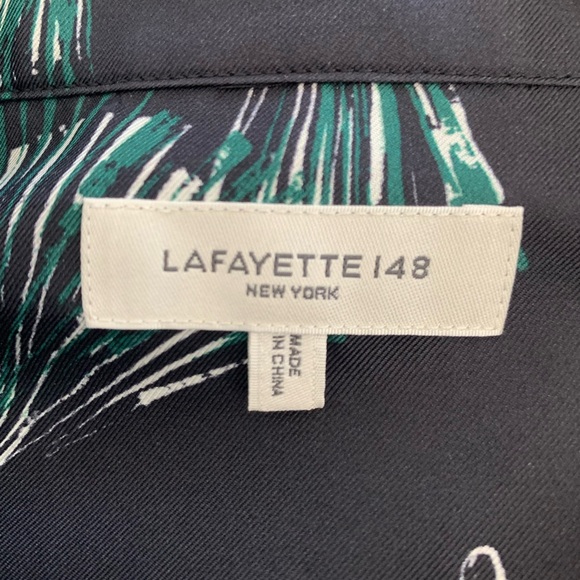 Lafayette 148 New York Silk Scottie Blouse 2X Palm Print on Navy Excellent - Picture 5 of 6